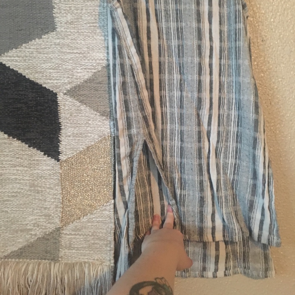 Linen Split Side Top - Picture 4 of 4